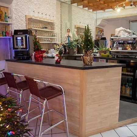 לורדה Hotel-Restaurant Le Saint Christophe מראה חיצוני תמונה